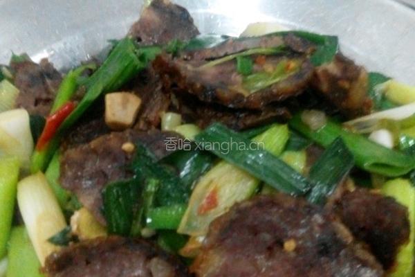 蒜苗炒血豆腐的做法图解4