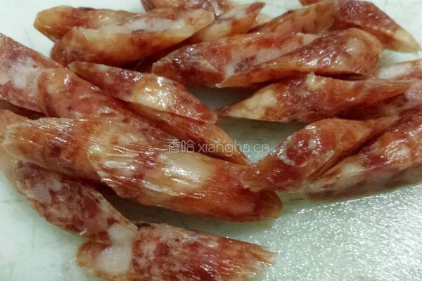 荷兰豆炒腊肠的做法图解2