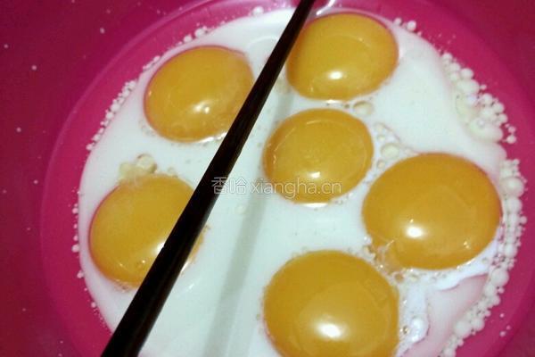 电饭锅蛋糕的做法图解1