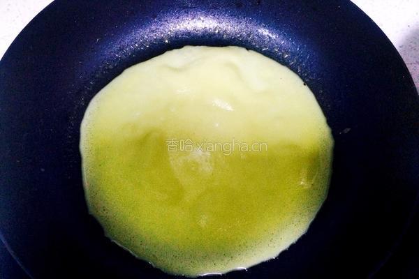 鸡蛋饼卷。的做法图解8