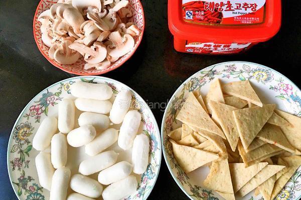 辣椒酱炒芝士年糕的做法图解1