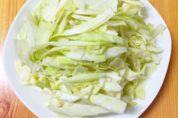 清炒包菜的做法图解1