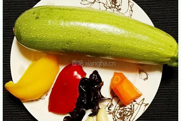 清炒西葫芦的做法图解1