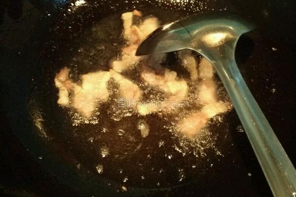 胡萝卜炒五彩面片的做法图解1
