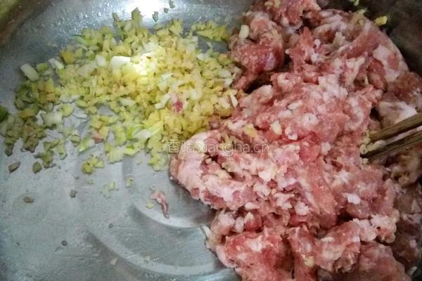 猪肉小白菜水饺的做法图解2