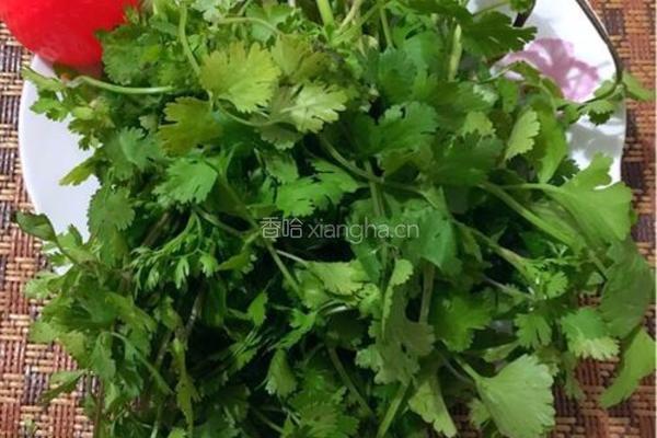五花肉香菜胡萝卜蛋饺的做法图解1