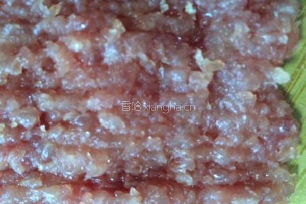 肉糜薯粉羹的做法图解1
