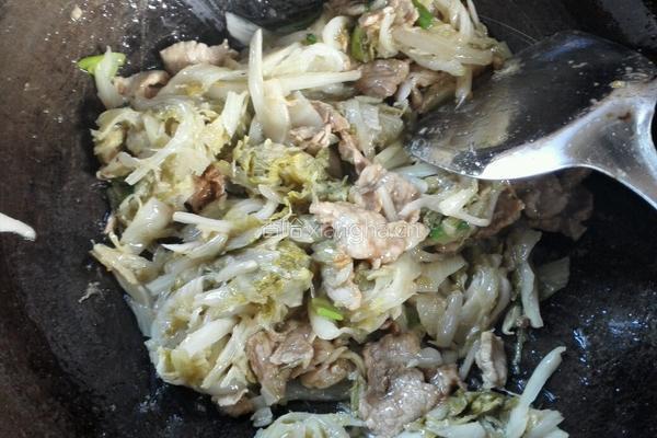 酸菜炒肉的做法图解5