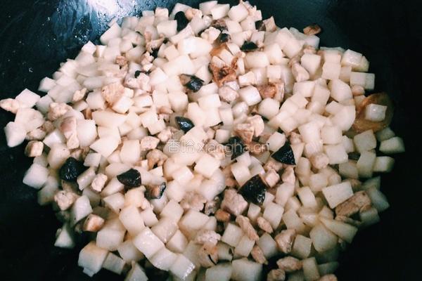 瑶柱腊肠瘦肉香菇萝卜饭的做法图解6