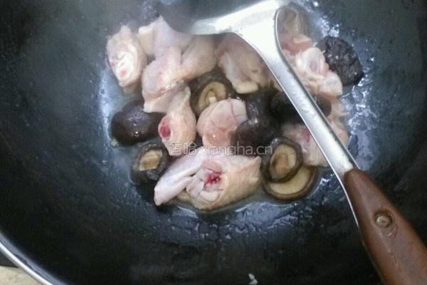 黑菇焖鸡翅的做法图解5