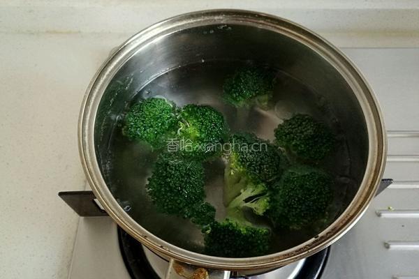 西兰花蒸肉圆的做法图解6
