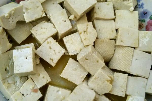 韭菜炒豆腐的做法图解1