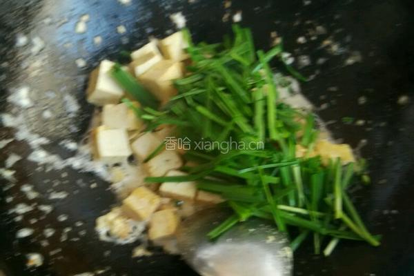 韭菜炒豆腐的做法图解3