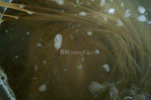 尖椒肉丝炒面的做法图解2