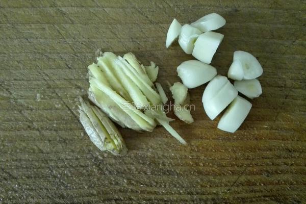 水煮酸菜大块鱼的做法图解2
