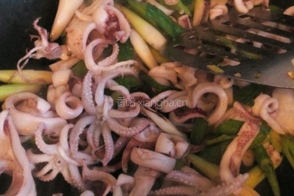 蒜苔炒鱿鱼的做法图解5