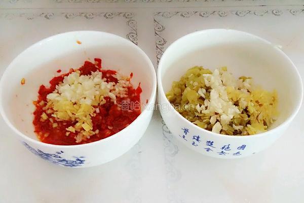 湘味双色鱼头的做法图解2