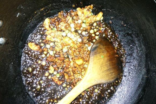 猪肉虾仁烧卖的做法图解4