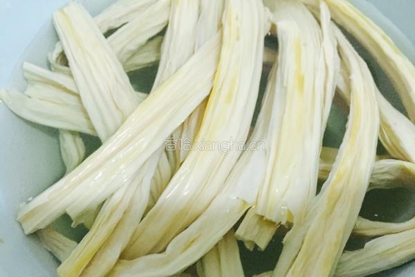 腐竹春笋烧肉的做法图解4