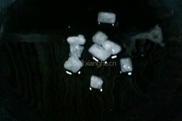 红烧肉炖粉条白菜的做法图解3