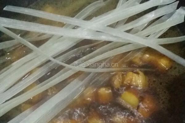 红烧肉炖粉条白菜的做法图解8
