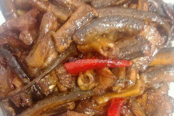 腊肉烧鳝鱼的做法图解5