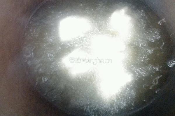 腊肉烧鳝鱼的做法图解2
