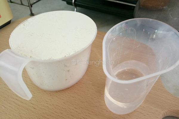自制意面的做法图解1