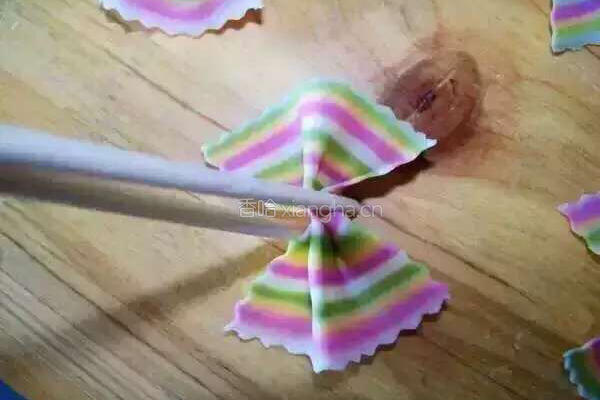 蔬菜汁蝴蝶面的做法图解8