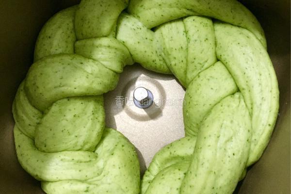 春意盎然的菠菜面包的做法图解9