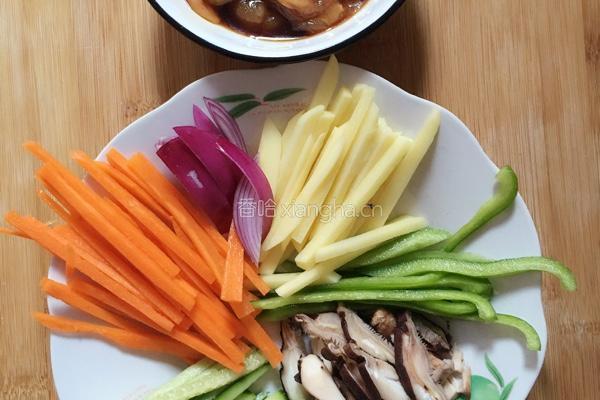 减肥餐：鸡肉三丝卷的做法图解1