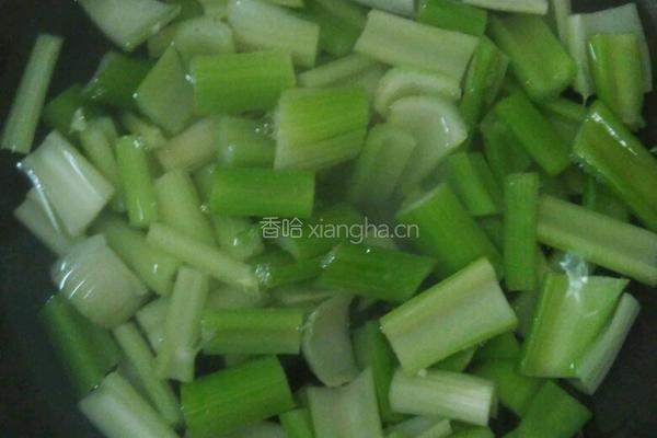 芹菜炒鸭肾的做法图解1