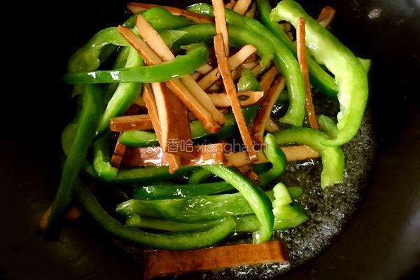 青椒牛肉炒豆干的做法图解5