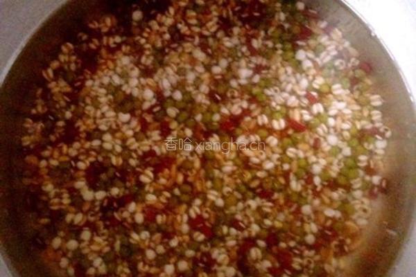 祛湿绿豆薏米糖水的做法图解3