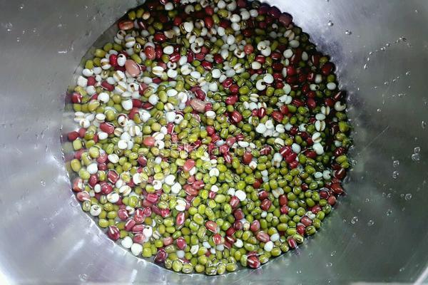 牛奶绿豆糖水的做法图解1