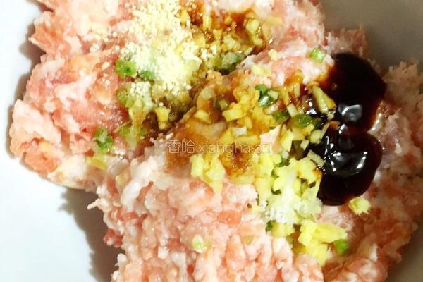 香菇胡萝卜肉馅烧麦的做法图解4