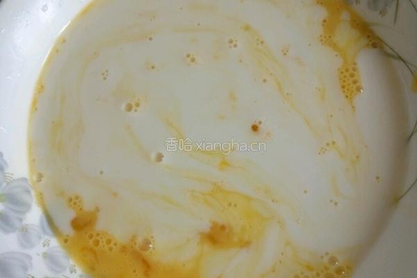 牛奶蒸蛋的做法图解2