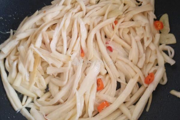 爆炒手撕杏鲍菇的做法图解4