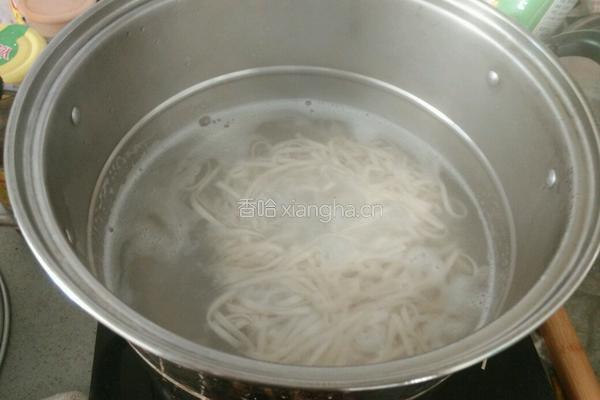香干青椒肉丝拌面的做法图解3
