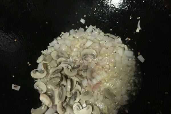 番茄蘑菇意面的做法图解4