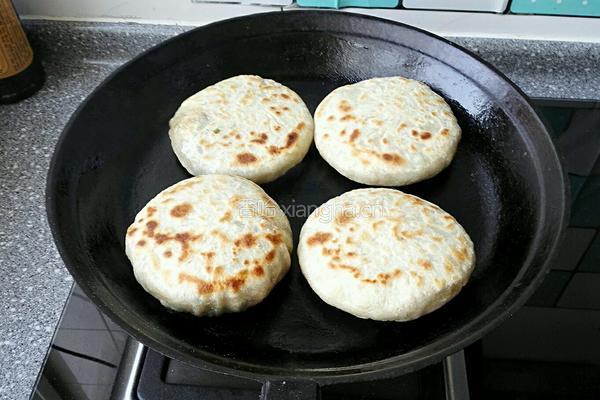 牛肉韭菜馅饼的做法图解10