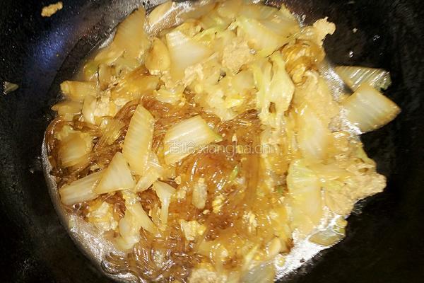 白菜冻豆腐炖粉条的做法图解5