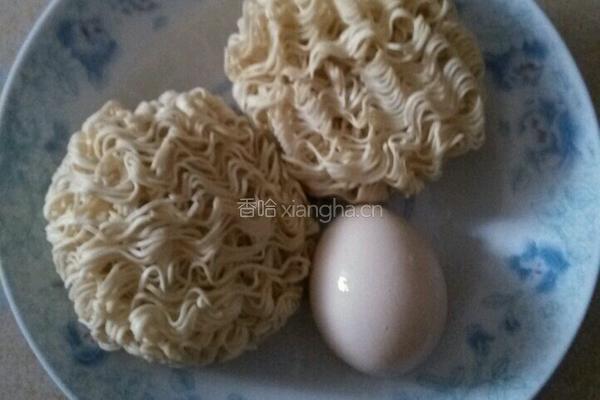 西红柿鸡蛋面汤的做法图解2