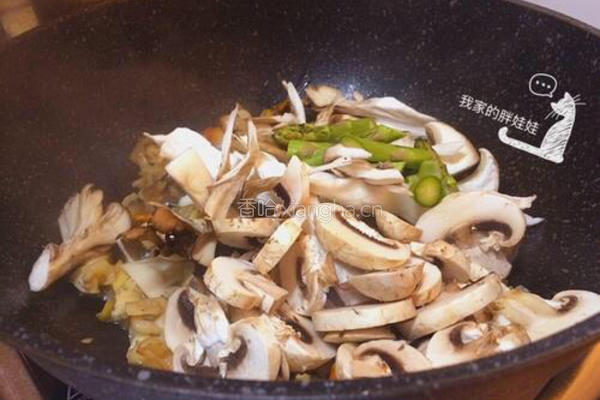 海螺三菇炒意面的做法图解5