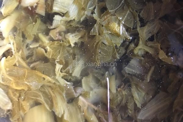客家排骨咸菜苦瓜煲的做法图解2