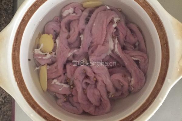 粉肠酸菜煲的做法图解3