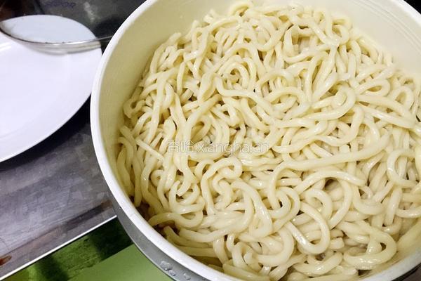 新疆拉条子炒面的做法图解3