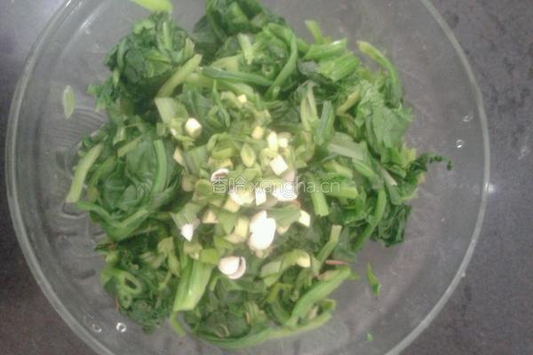 花生米拌菠菜的做法图解3