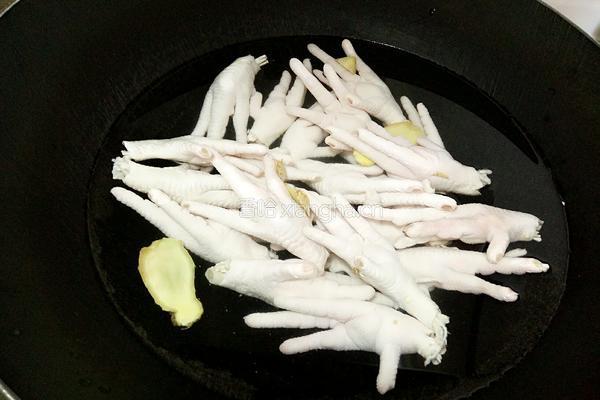 红烧凤爪的做法图解2