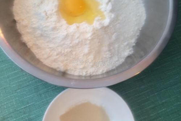 小油饼的做法图解1